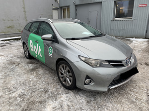 AUTORENT TOYOTA AURIS HÜBRID + LPG | RENDILE AUTOPOLTI (4 foto / 8)