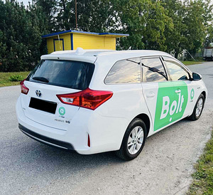 AUTORENT TOYOTA AURIS HÜBRID + LPG | RENDILE AUTOPOLTI (7 foto / 8)