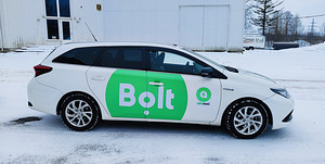BOLT AUTORENT : TOYOTA AURIS HYBRID + LPGAUTOGAAS FACELIFT (5 foto / 6)