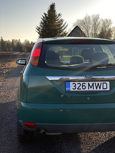 Ford Focus GHIA 1.6 bensiin (8 foto / 10)