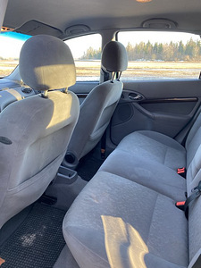 Ford Focus GHIA 1.6 bensiin (9 foto / 10)