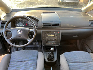 Volkswagen Sharan (7 foto / 9)