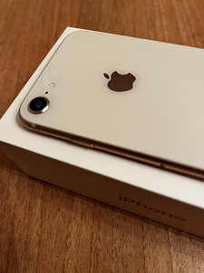 iPhone 8 64гб (3 фото из 7)