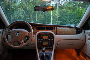 Jaguar X-Type 2.5 144KW nelikvedu manuaal (9 foto / 15)