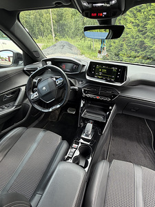 Müün autot Peugeot 2008! Auto müümine Peugeot 2008! (5 foto / 9)