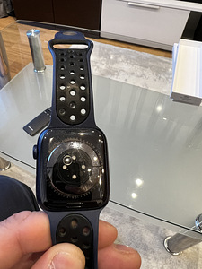 Apple Watch (2 foto / 4)