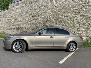 BMW 530xi Facelift 3.0 200kW (2 foto / 13)