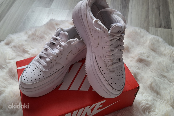 Кроссовки Nike размер 37.5