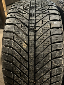 235/55R17 м+с 2шт (2 фото из 6)