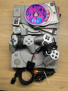 Sony PlayStation 1 (2tk) (1 фото из 3)