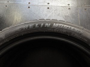 Michelin CrossClimate SUV 225/45 R19 (5 foto / 6)