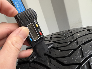 Michelin X-Ice North 8 225/40 R19 (4 foto / 8)