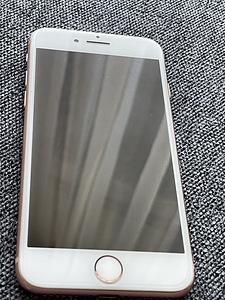 iPhone 8 (4 foto / 6)