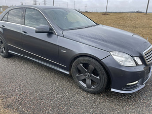 E220 на запчасти (3 фото из 9)