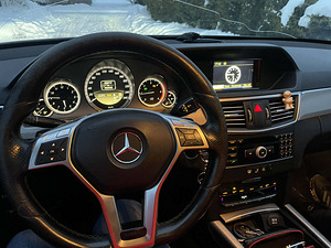 E220 на запчасти (7 фото из 9)