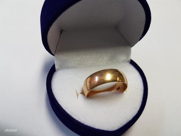 Золотое обручальное кольцо (фото #1)