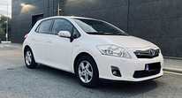 Toyota auris hübriid rent taksoks või toiduks
