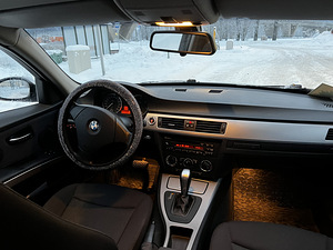 BMW 320D 130kW 2.0 (2 foto / 8)
