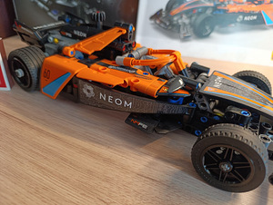 LEGO Technic NEOM McLaren Vormel (2 foto / 5)