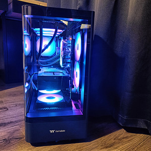 Ryzen 7 9800X3D / RTX 5090 / 2TB M.2 / AIO / WINDOWS 11 (8 foto / 10)