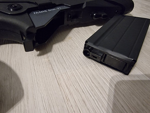 Cybergun FAMAS F1 (2 foto / 3)