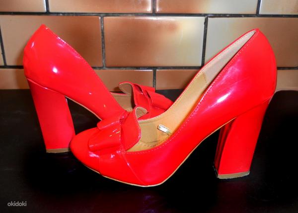 Стильные ярко-красные лаковые туфли с бантами, размер 38 (фото #5)