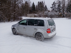 Vw Touran 1.9tdi, 6K-механика, 7 мест (3 фото из 9)