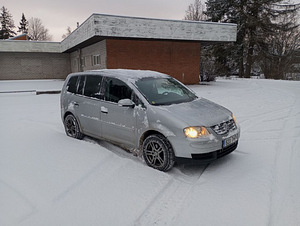 Vw Touran 1.9tdi, 6K-механика, 7 мест (4 фото из 9)