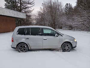 Vw Touran 1.9tdi, 6K-механика, 7 мест (5 фото из 9)