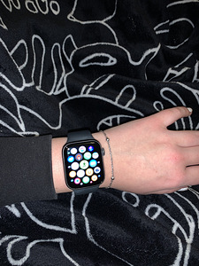 Apple Watch SE 44mm GPS (2 foto / 6)
