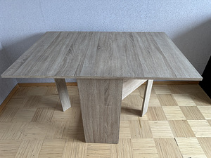 Kokkupandav laud (1 foto / 2)