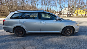 Toyota Avensis 2.0 d4d (7 foto / 8)