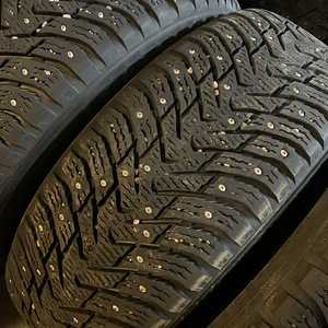 Nokian Hakkapeliitta 8 215/60/R17 100T (2 foto / 4)
