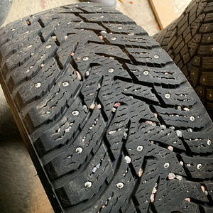 Nokian Hakkapeliitta 8 215/60/R17 100T (3 foto / 4)