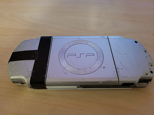 Sony PSP 2001 hacked defektidega + kaablid (2 foto / 5)