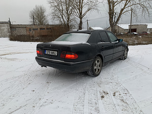 Mercedes Benz e250d manual (3 foto / 7)