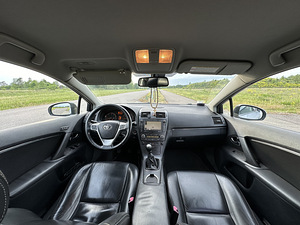 Toyota Avensis 2009 (8 foto / 10)