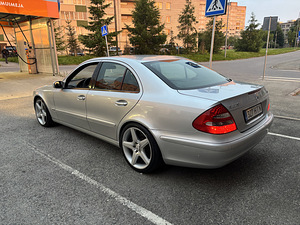 Mercedes Benz E270 (1 фото из 7)