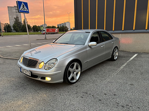 Mercedes Benz E270 (6 фото из 7)