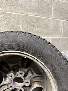 Шины Nokian + диски 5x120 205/60/R16 (3 фото из 5)