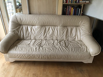 Бежевый кожаный диван + 2 кресла