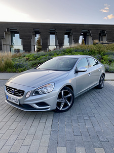 Volvo S60 R Design 2013 (1 foto / 15)