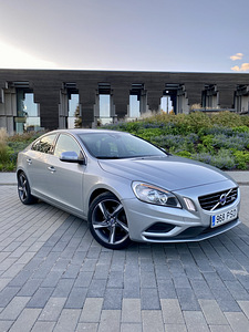 Volvo S60 R-Design 2.0d 2013 (3 foto / 13)