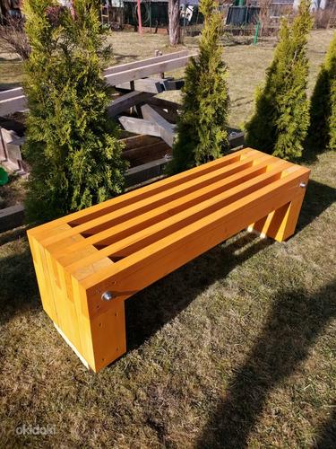 Деревянная садовая скамейка (фото #1)