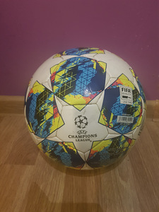 Adidase pall (UEFA Meistrite liiga) (1 foto / 2)