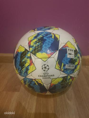 Adidase pall (UEFA Meistrite liiga) (foto #1)