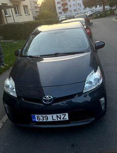 Toyota prius (6 фото из 7)