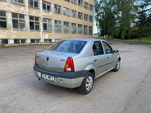 Dacia Logan (3 фото из 7)
