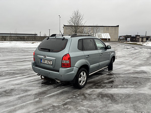 HYUNDAI TUCSON (3 foto / 10)