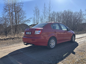 Suzuki SX4 (3 фото из 9)